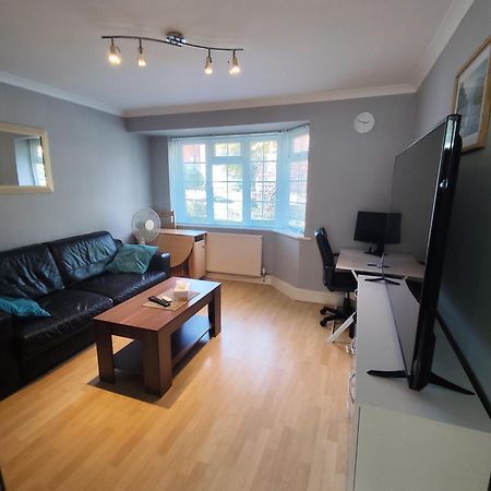 Apartament 2 Bed Flat Near Station With Parking&Comgarden Sutton  Zewnętrze zdjęcie